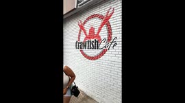 Hilarious yet defiant crawfish escapes restaurant, goes viral on TikTok