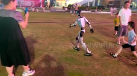 Children chase after humanoid robot in park in China