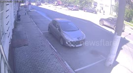 Truck swerves to avoid child, crashes head-on with taxi in Tver, Russia