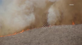 US, Los Angeles: Santa Clarita Bert Wildfire Part 1