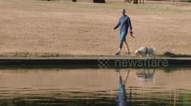 Londoners bask in morning sun as temperatures set to reach 30C this week