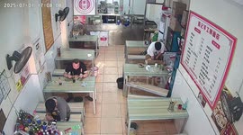 Diner baffled by stranger stealing his bottle of coke inside restaurant