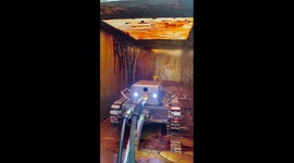 Robot cleans restaurant ducts caked in grease in China