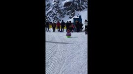 Girl falls off sled after hitting pole in Los Andes, Chile