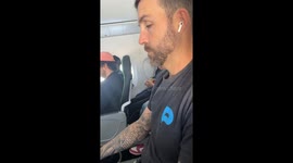 Hands-Free Baseball Cap Airplane Lifehack