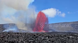 US: Lava Fountain Blasts 650 Feet Into The Air During Kīlauea Eruption