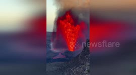 US: Fan-Shaped Lava Fountain Erupts From Kīlauea Summit