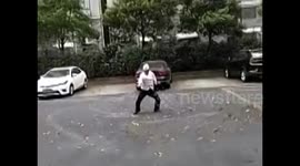 Chef shows off his invincible “kung fu”