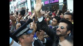 Crowd goes crazy as Anil Kapoor visits London