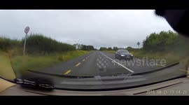 Car hits pigeon at 100km/h - Dashcam