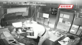 合肥大溪地业主拿菜刀挟持保安打砸岗亭 已被拘留