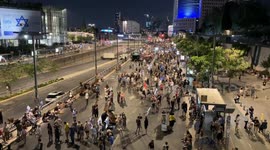 Israel: Hundreds in Tel Aviv rally for Gaza ceasefire and hostages’ safe return (2)