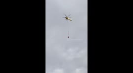 huge brush fire in hawaii on Oahu | 2 helicopters trying to extinguish fire | multiple fire trucks sighted in area