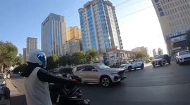 Motorcycle crashes into Citroën, causing chain reaction in Xinjiang Province, China