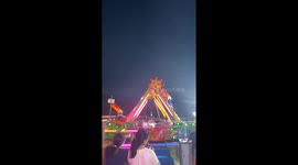 Pirate ship ride swings wildly at amusement park in Guangdong, China