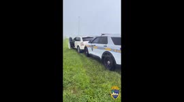 Jacksonville, Florida Officer Pushes Family’s SUV to Safety in Storm