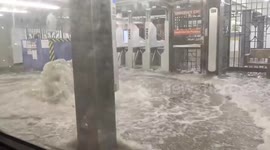 US: Floodwaters Inundate NYC Subway Stations After Torrential Rain