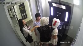 Korean and Vietnamese teenagers fight in photo booth