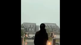 Woman’s playful gesture elicits thunder response during storm in Virginia, USA
