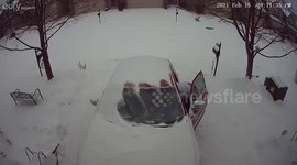 Man slips on icy driveway in St. Louis, Missouri