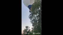 Hot air balloon bounces through field during rough landing in Jyväskylä, Finland