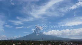 Indonesia: DRONE - Marapi volcano in Indonesia erupts again, prompting renewed alert