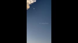 Awe-inspiring footage shows SpaceX Starship heavy booster making a fiery landing
