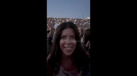Coldplay concert sparkles in “Yellow” as fan’s snap sparks viral moment