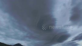 Stunning UFO cloud formation looms over village in the Philippines