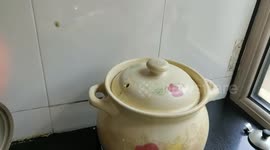 Casserole pot spits out mung bean skins while boiling in Jilin, China