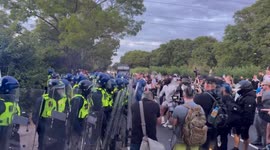 UK: Anti-Immigration Protest in Epping Ends in Clashes With Riot Police 2