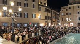 Italy: Rome's Trevi Fountain goes dark in solidarity with Gaza