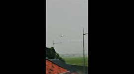 Plane balances on a single wheel while landing in crosswind