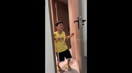 Schoolboy pulls out his tooth with door-kicking move