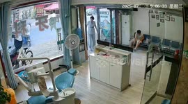 Elderly man crashes motorcycle into dental clinic entrance in Anhui, China