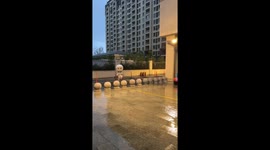 Costumed runner trips over barrier and stays down in Jiangsu, China