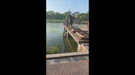 Man uses plant to rescue person from water in Henan, China