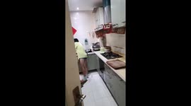 Boy caught singing while washing pans in Anhui, China