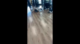 Man uses ab wheel in unusual way in Cuenca, Ecuador
