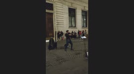 Street violinist captivates passersby with live classical music in central Rome