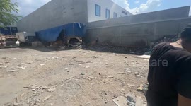 Man falls while trying to close broken gate in Santa Catarina, Mexico