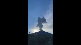 Indonesia: Mount Marapi Erupts, Ash Plume Reaches 1.6 Kilometers 4