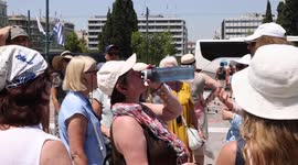 Greece: Greeks seek relief from heatwave in Athens as temperatures soar