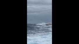 Speedboat tackles terrifyingly rough seas off Thai island Phuket