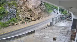 Fuel tanker misses rockslide by seconds in China