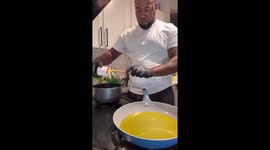 Popping oil scare while prepping to cook in Austin, Texas, USA