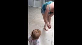 Baby bird grabs little girl’s finger with its beak after she touches its head