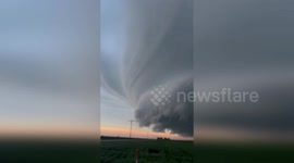 US: Mighty Storm Looms Over Nebraska As Sky Turns Wild