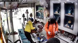 Robbers disguised as delivery drivers loot $23k from Indian jewellers