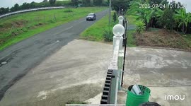 CCTV shows Thai delivery man narrowly avoiding Cambodian rocket strikes